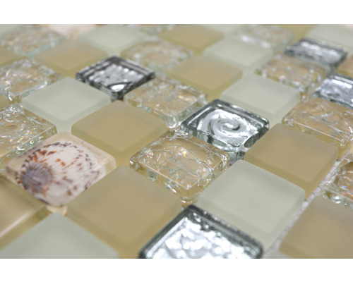 Mosaikfliese mit Glas- und Muschelelementen
