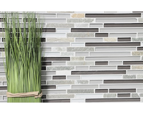 Mosaikfliese mit Glas- und Steinoptik und Dekoration