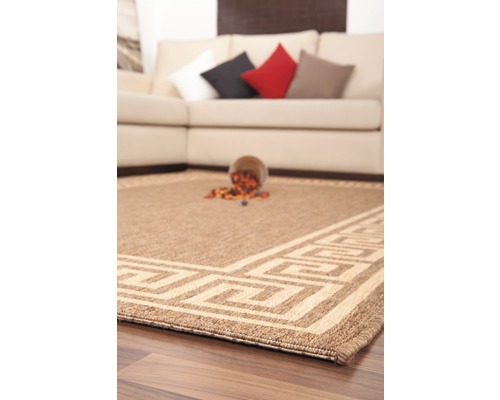 Tapis à motif géométrique dans un salon