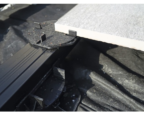 Terrassenplattenmontage mit Stelzlager und Unterkonstruktion