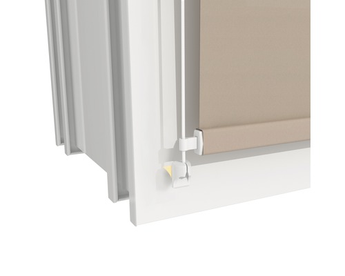 Detailansicht Rollo mit Klemmträger am Fenster