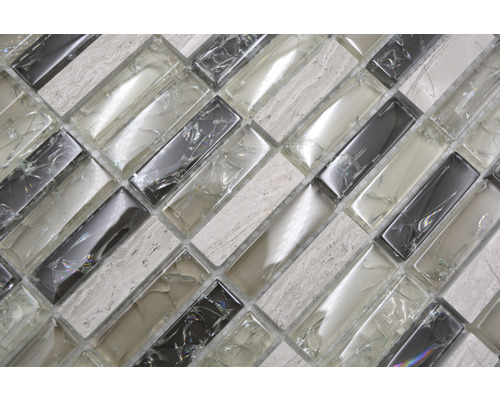 Détail des carreaux de mosaïque en verre et en pierre naturelle