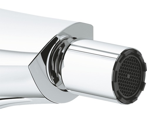 Detailansicht eines Wasserhahn-Auslaufs