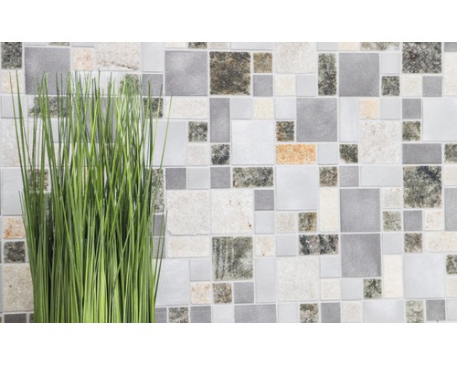 Carreau de mosaïque avec touffe d''herbe