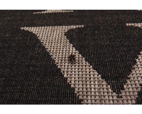 Vue détaillée d''un tapis avec un motif géométrique
