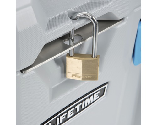 Vorhängeschloss an einer Kühlbox befestigt