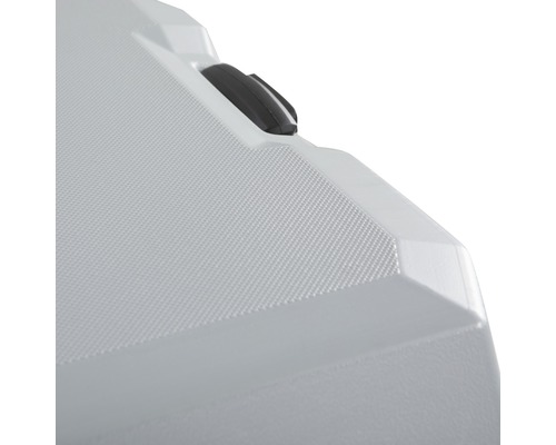 Detailansicht einer Transportbox mit Rollen und strukturierter Oberfläche.