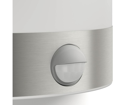 Nahaufnahme eines Bewegungsmelders an einer Lampe