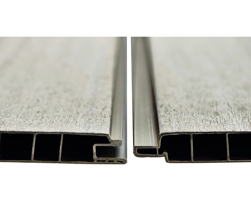 Gros plan sur deux joints de panneaux pour les revêtements muraux et de plafond