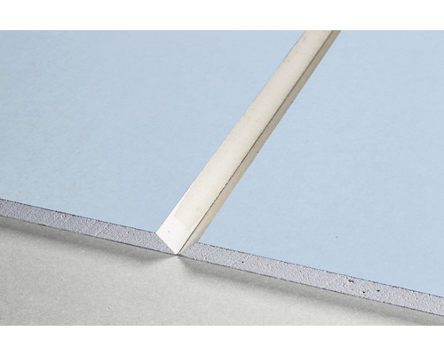 Detailaufnahme von Gipskartonplatten mit Fugenprofil