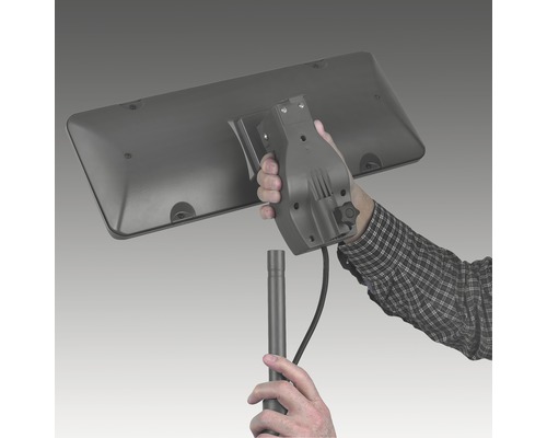 Montage einer LED-Aussenleuchte an einem Mast