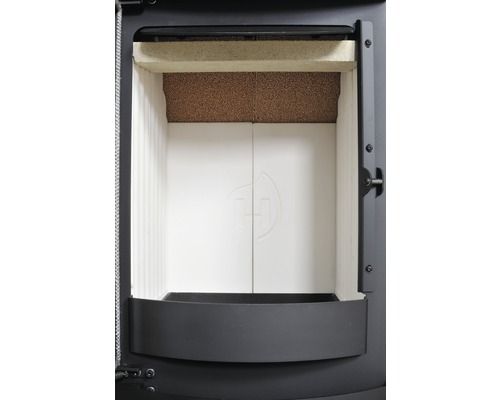 Chambre de combustion d''un poêle à bois avec revêtement de foyer