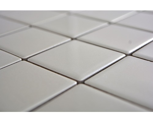 Gros plan de carreaux carrés brillants