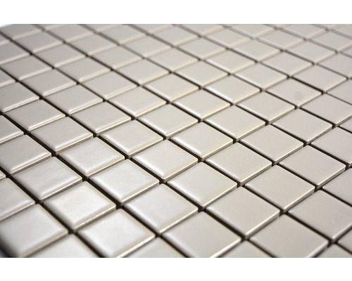 Quadratische Keramikmosaikfliesen im Detail