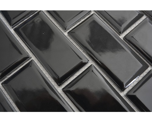 Rechteckige, glänzende, schwarze Fliesen