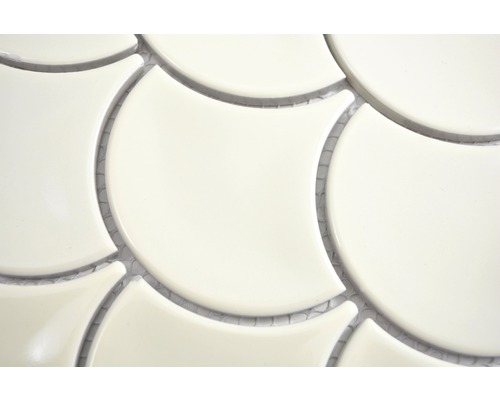 Gros plan de carreaux de mosaïque en forme d''écailles