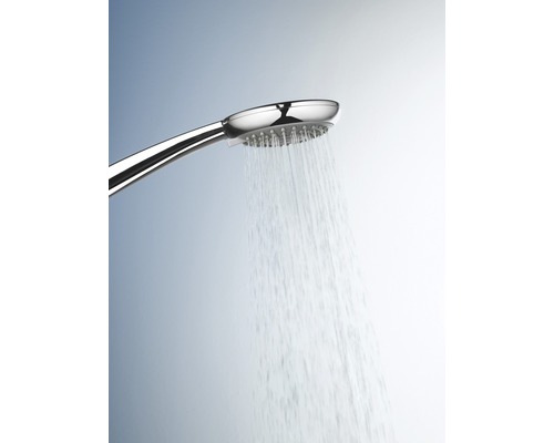 Handbrause mit fließendem Wasser