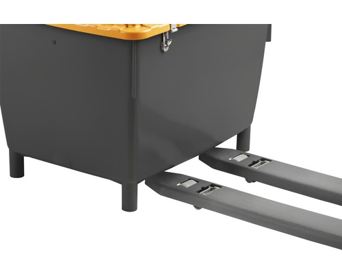 Conteneur empilable en plastique sur un transpalette