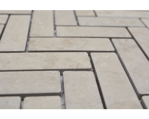 Mosaikfliesen im Fischgrätmuster