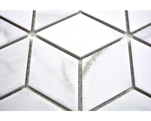 Mosaikfliesen aus Naturstein in Rautenform