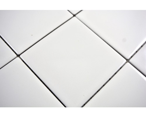 Gros plan de carreaux carrés blancs avec joints