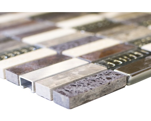 Mosaikfliese mit Stein- und Glaselementen