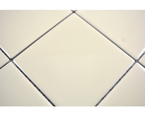 Nahaufnahme von quadratischen Keramikfliesen