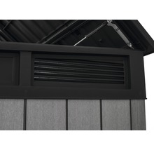 Vue détaillée d''une ventilation de cabanon de jardin avec des lamelles.