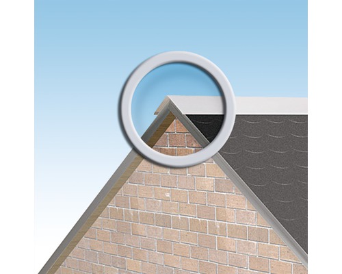 Vue détaillée d''une structure de toit avec maçonnerie et tuiles