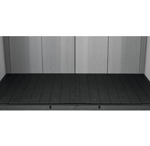 Vue intérieure d''une remise avec un plancher en plastique noir.