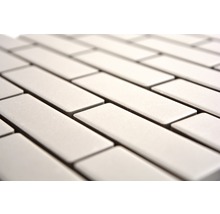 Gros plan de carreaux de mosaïque rectangulaires en céramique