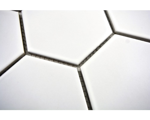 Gros plan de carreaux hexagonaux blancs avec joints