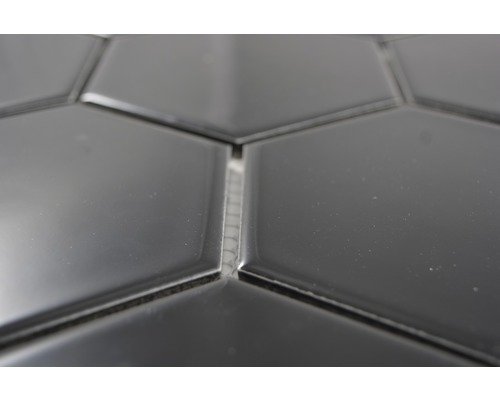 Gros plan de carreaux hexagonaux noirs avec joint