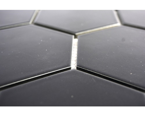 Nahaufnahme von sechseckigen Fliesen mit Fugen