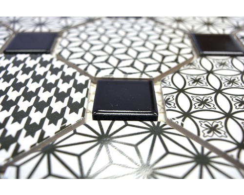 Carreaux de mosaïque avec motifs géométriques