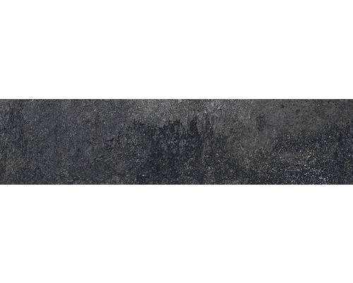 Surface de béton sombre et irrégulière.