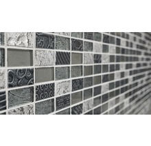 Mosaikfliesen mit unterschiedlichen Oberflächenstrukturen