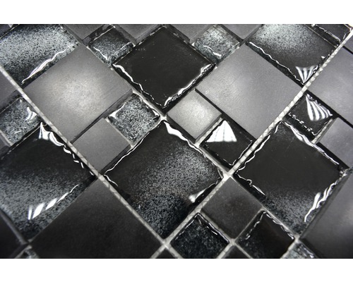 Mosaïque avec éléments en verre et en pierre