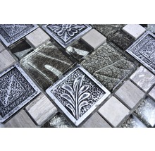 Mosaikfliesen mit Glas-, Stein- und Metallelementen