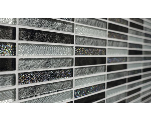 Gros plan d''une mosaïque avec une surface en verre dans les tons noir et gris