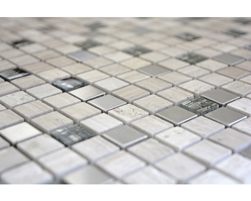 Gros plan de carreaux de mosaïque carrés en marbre, métal et verre