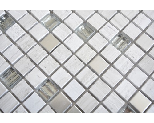 Gros plan de carreaux de mosaïque carrés en marbre et verre