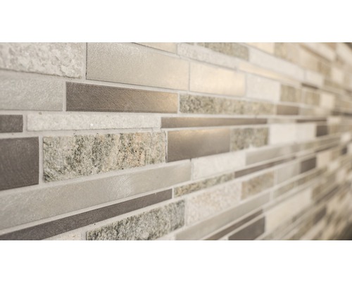Mosaïque de carreaux muraux avec différentes surfaces