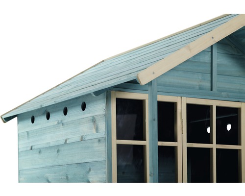 Vue détaillée d''une cabane en bois avec fenêtres et trous d''aération