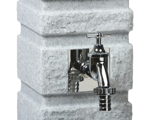 Robinet sur un point d''eau en pierre