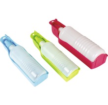 Trois bouteilles d''eau portables pour chiens