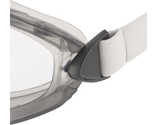 Detailaufnahme einer Schutzbrille mit transparentem Rahmen und verstellbarem Kopfband.