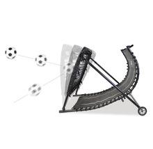 Fussball-Rebounder mit Ball