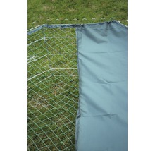 Gros plan d''une clôture à volaille avec couverture