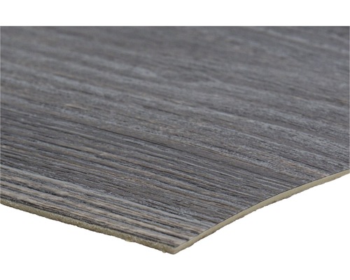 Detailaufnahme einer Vinylbodenplatte mit Holzoptik